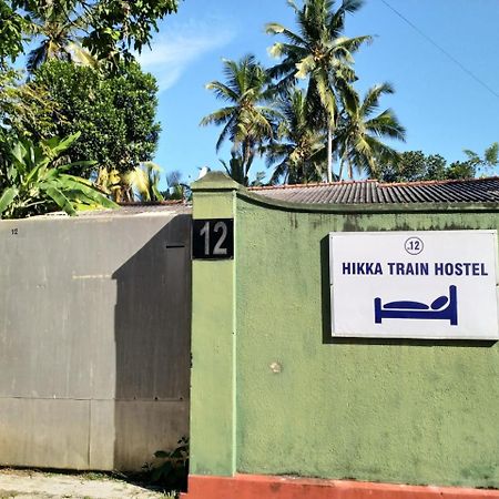 Hikka Train Hostel@ Surf Beach Hikkaduwa Exterior photo